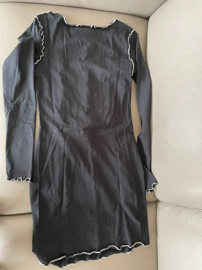 Robe noir - photo numéro 3