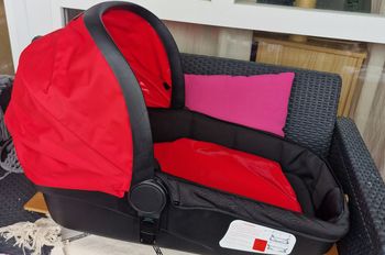 Nacelle looping auto"go rouge "neuve dans son carton d'origine (Jamais déballée)