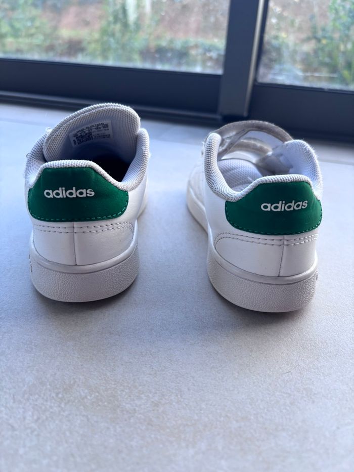 Basket adidas blanche taille 27