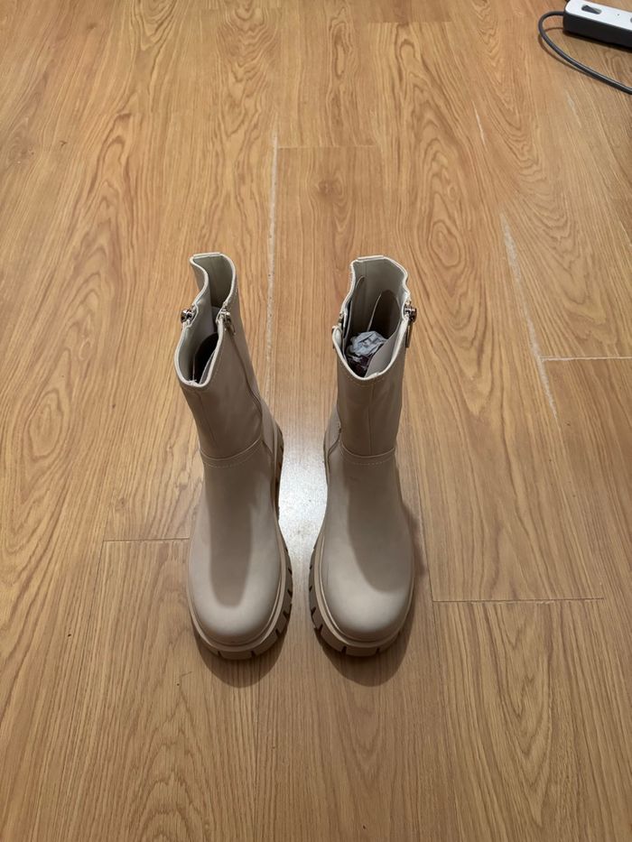 Bottes de couleur beige, pointure 43 marque ASOS