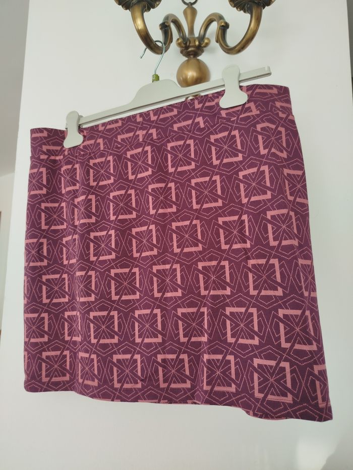 Jolie jupe courte Neuve ! Taille 46/48 - photo numéro 3