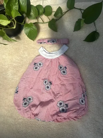 Robe à rayures et fleurs bouffantes et bandeau assorti