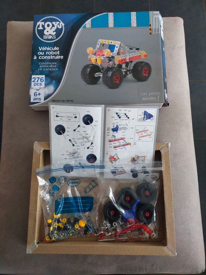 Véhicule à construire en métal 276 pièces type marque Meccano