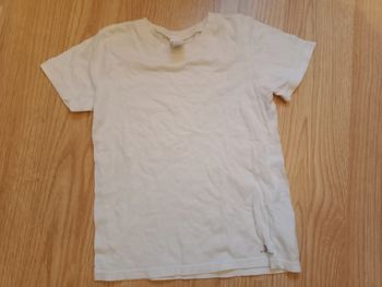 T shirt blanc taille 6 ans 🌞