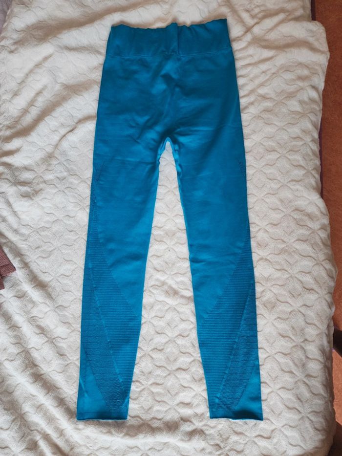Legging de sport Fabletics bleu T.38/M - photo numéro 3