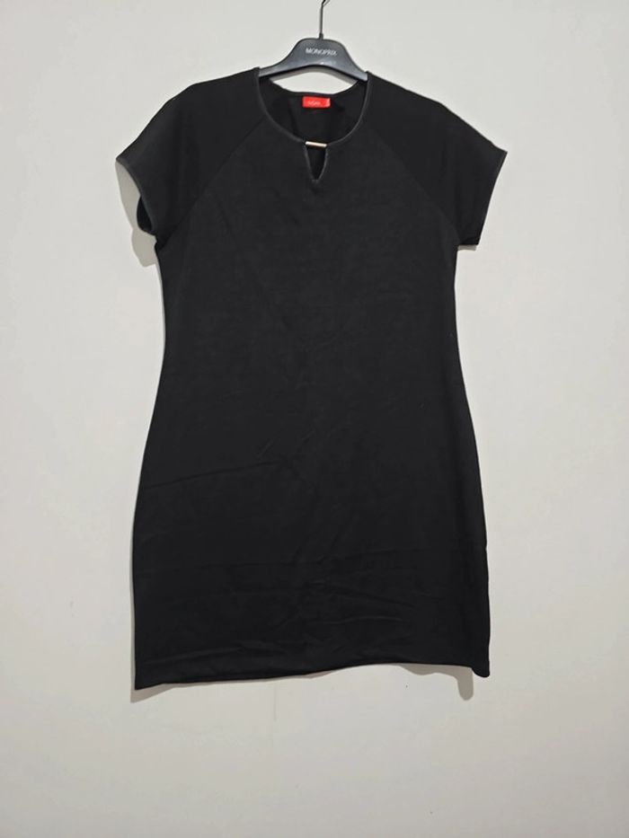 Robe noir