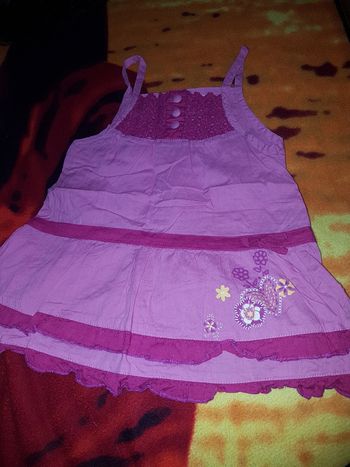 Belle tunique à bretelles. 2 ans.