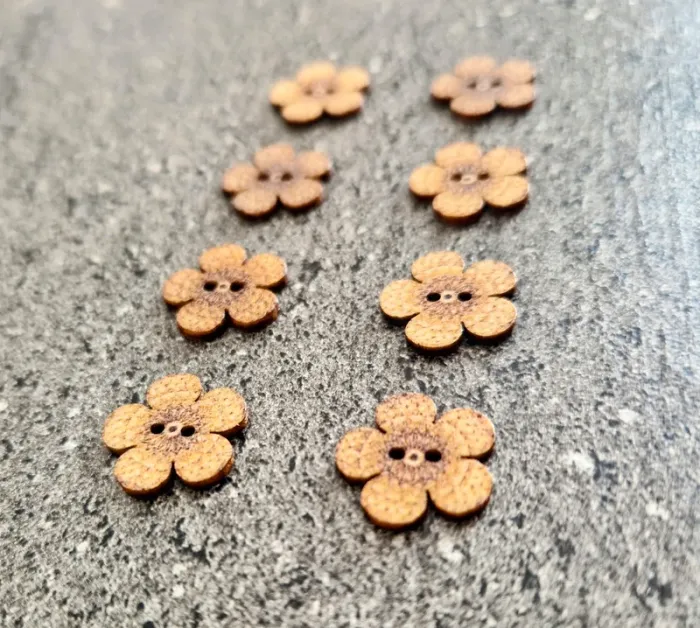 Lot de 8 boutons fleurs en bois - photo numéro 2