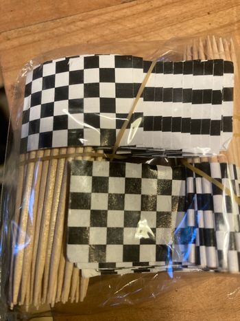 Cure dents drapeau de course