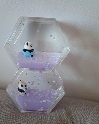 Sablier a huile avec figurines pandas et paillettes. Snoezelen retour au calme sensoriel