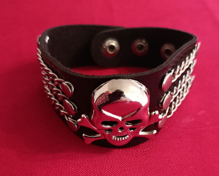 Bracelet gothique tête de mort