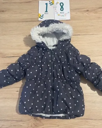 doudoune mes petits cailloux 18 mois motif étoiles en très bon état