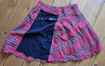 Jupe plissée Grunge/Punk asymétrique - Tartan rouge et noir - très bon état