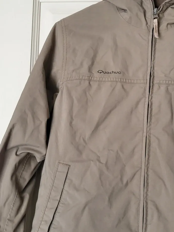 Veste coupe vent gris taupe Quechua de Décathlon - Comme neuf - photo numéro 3