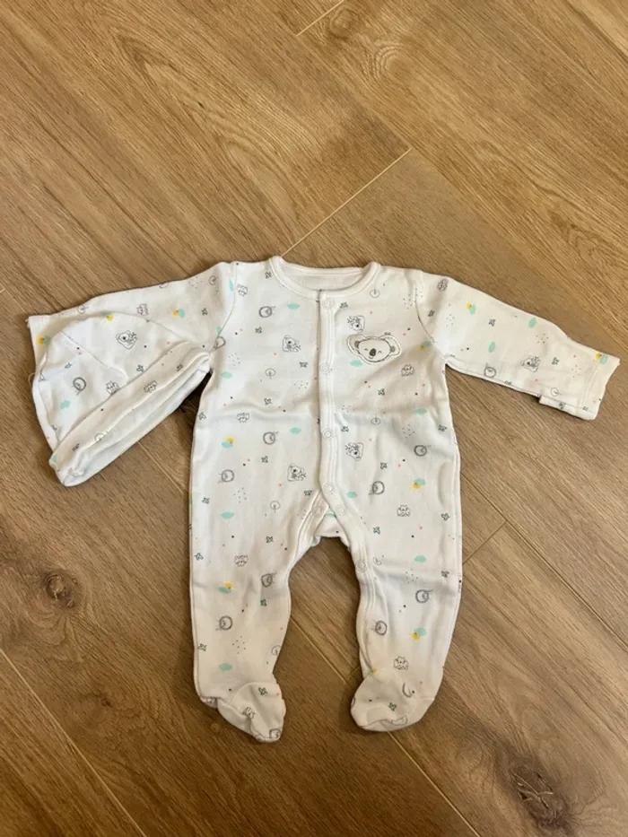 Pyjama fin 1 mois - photo numéro 2