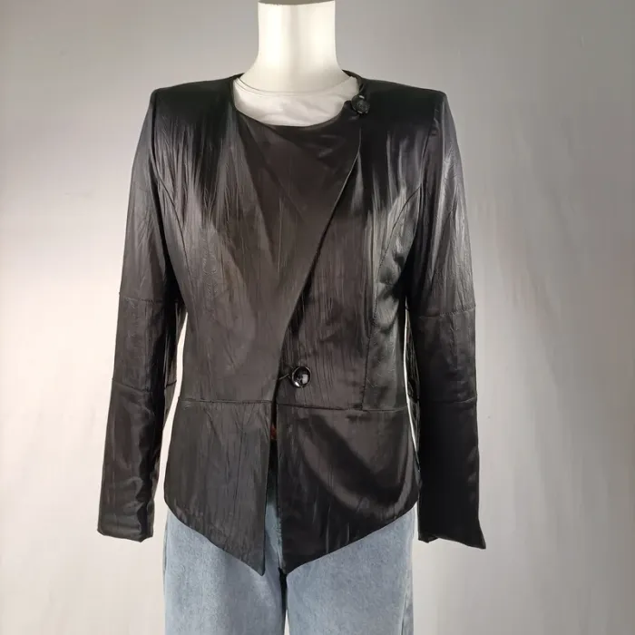 Veste noir aspect froissé - Briefing - Taille 38 - Effet cuir Coupe asymétrique Élégante - photo numéro 2