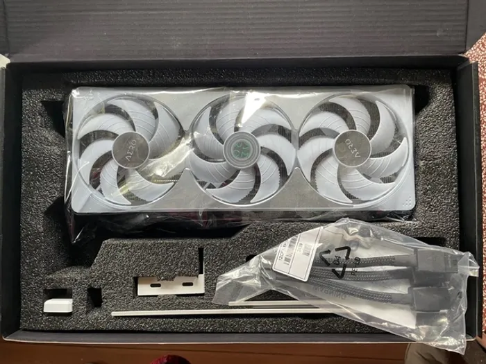 GIGABYTE GeForce RTX 5080 AERO OC SFF 16G - photo numéro 2