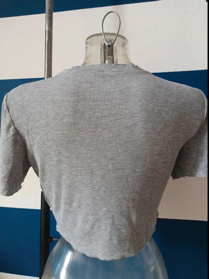 Crop  top  gris manches courtes femme  taille  38/40 - photo numéro 3