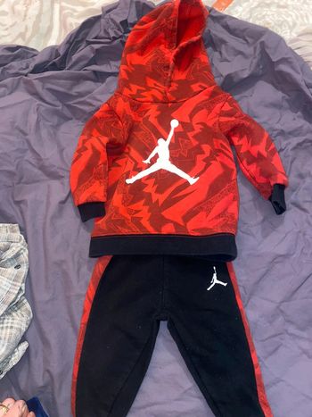 Ensemble Jordan pull capuche et jogging