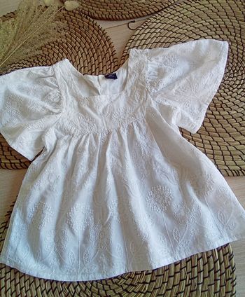Blouse blanche avec jolies broderies Kiabi taille 3 ans