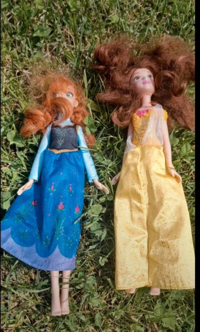 Lot de poupee barbie disney