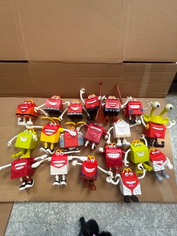 Lot figurines Happy meal 