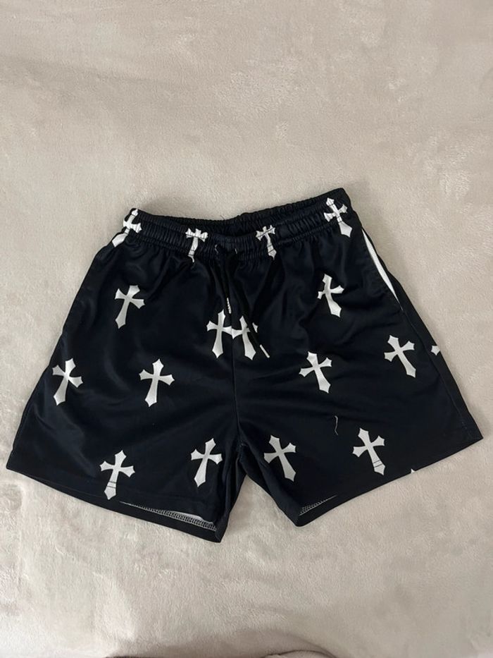 short noir croix