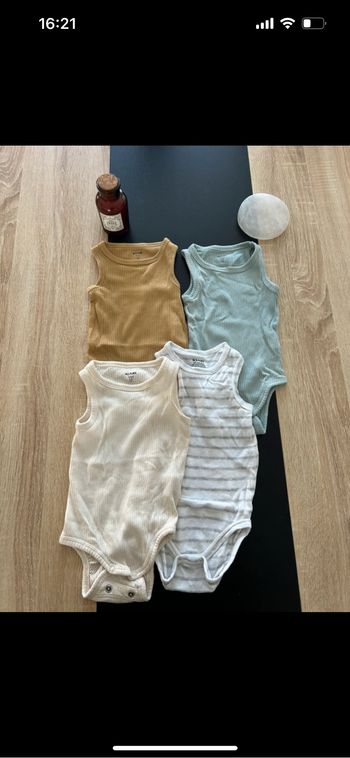 Lot de 4 bodies sans manche
