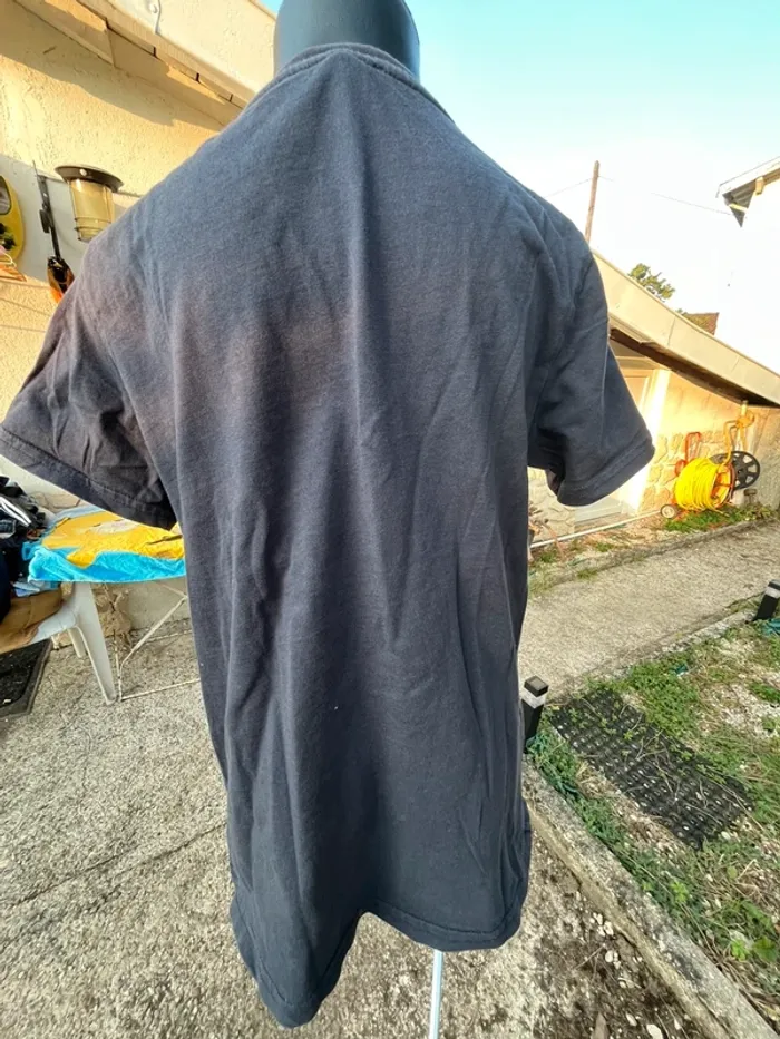 T shirt sans étiquette mais équivaut à 10ans - photo numéro 3