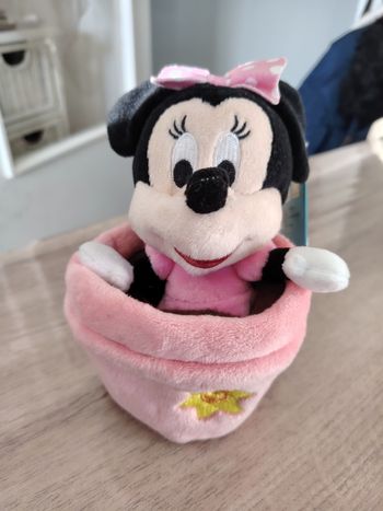 Peluche Minnie avec son pot de fleur 