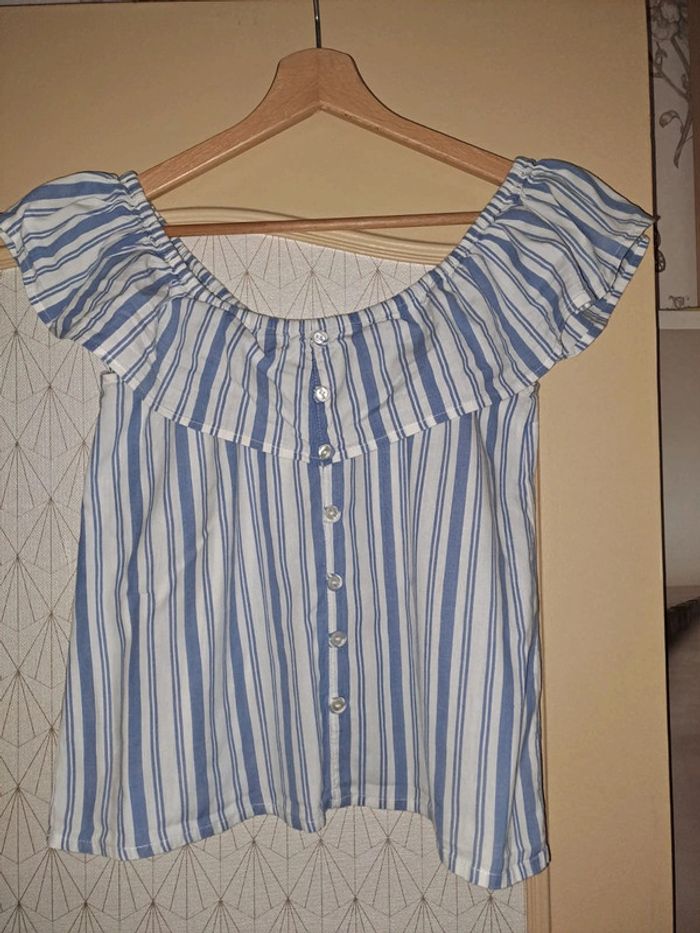 Jolie blouse sans manche bleu blanche Jennyfer étiquette coupée M 1 mini tâche qu'on ne voit pas
