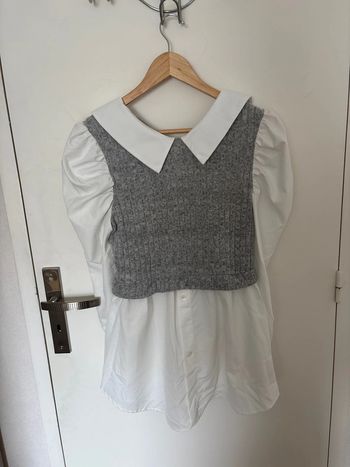 Blouse grise et blanche pour femmes