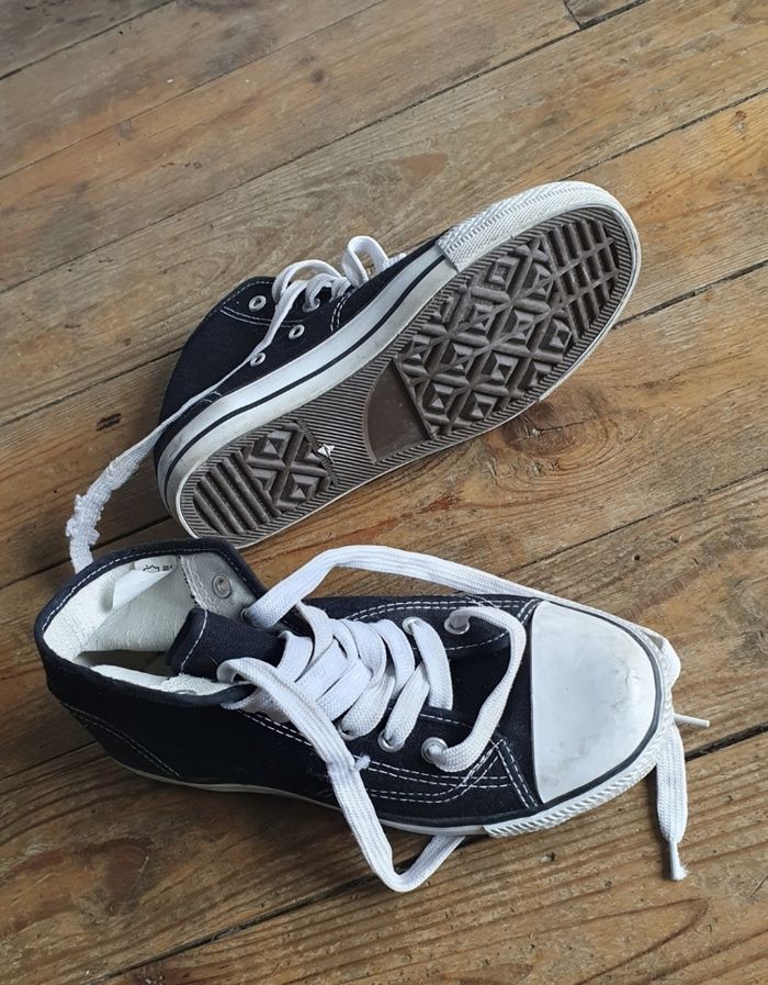 Baskets style Converses noires à lacets 35 - photo numéro 2