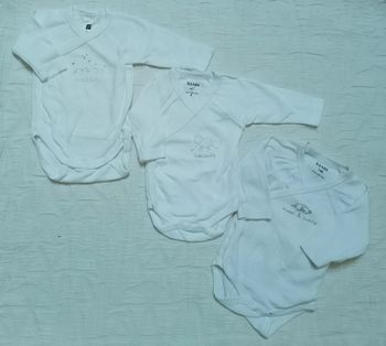 Kiabi Tissaia lot 3 bodys ouverture devant