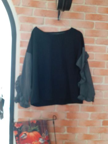 Haut noir manches rayées à volants - T. XL