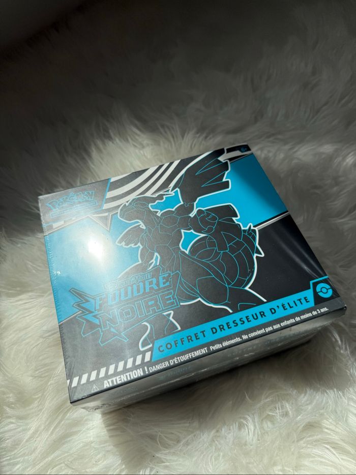 ETB FOUDRE NOIR Pokémon