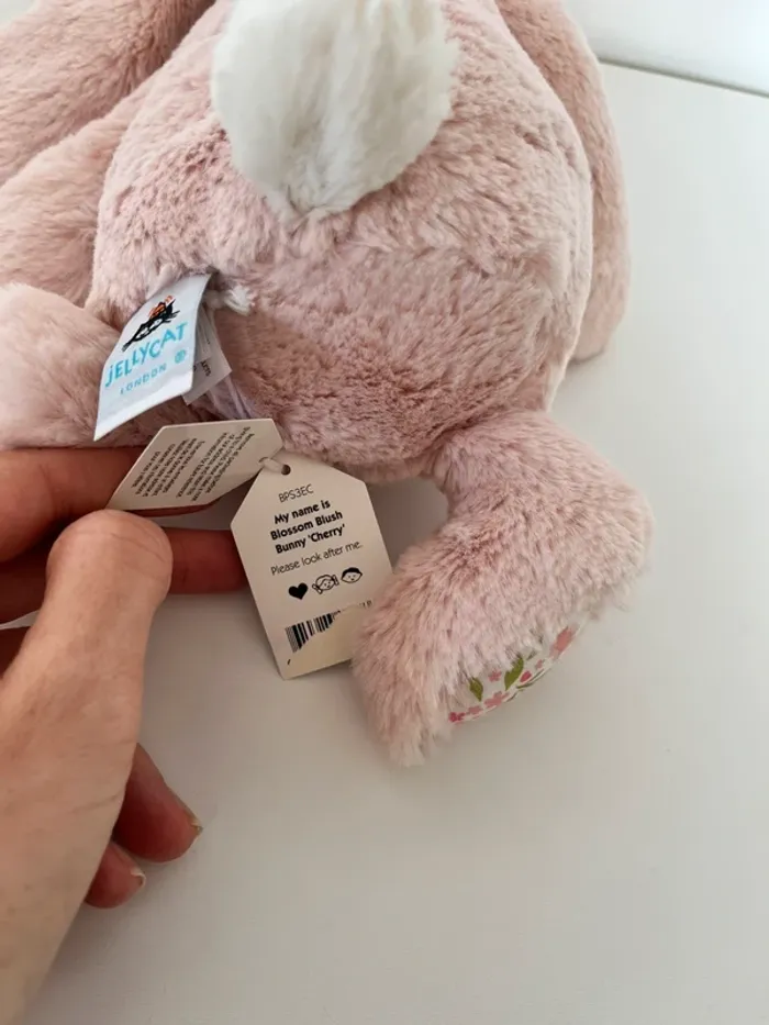 Medium blossom blush cherry bunny Jellycat - photo numéro 4