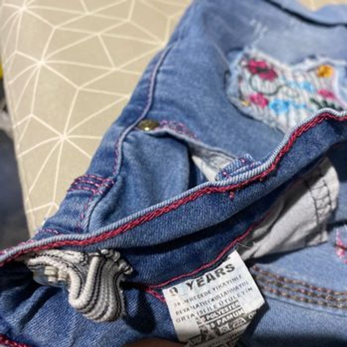 Short fille en jeans fleurs brodées 9 ans - photo numéro 3