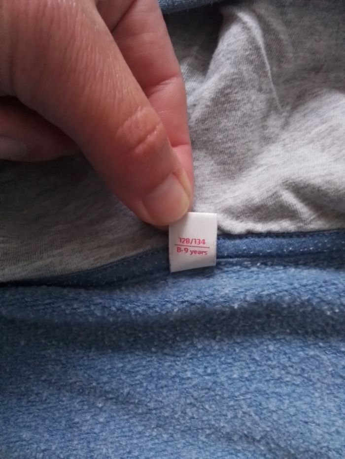 Gilet à capuche garçon. 8/9ans. - photo numéro 3