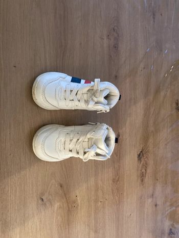 Baskets blanches taille 22