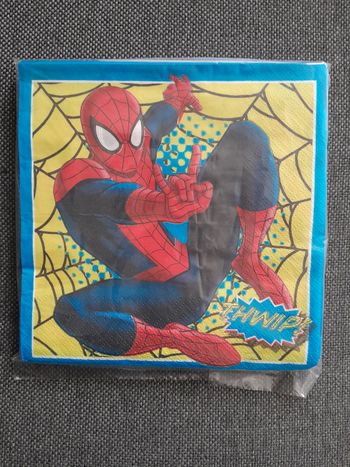 Lot de 18 serviettes en papier spiderman ultimate Marvel.