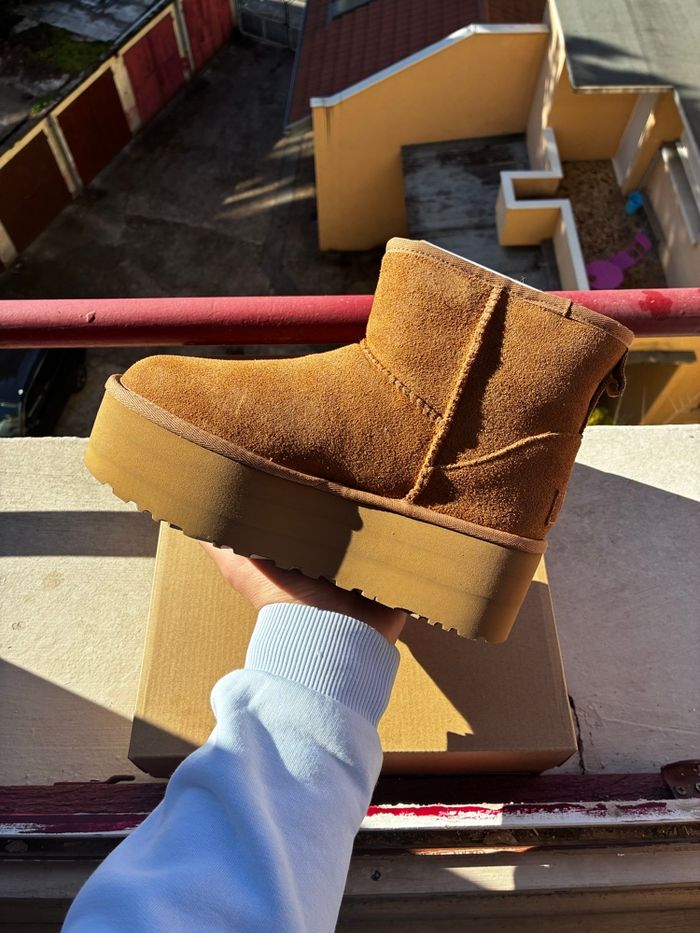 UGG Classic Ultra Mini Platform - Taille 37 - Neuves - photo numéro 4