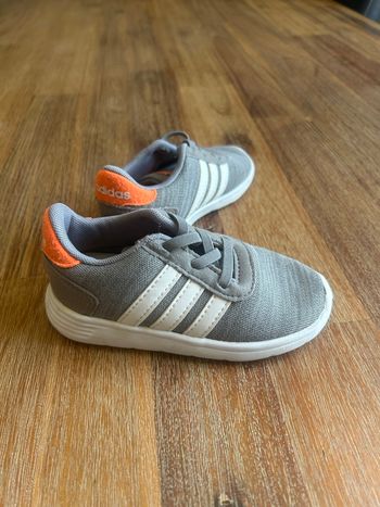 Basket adidas grise et orange 