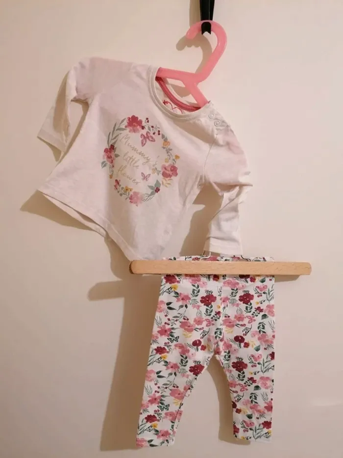 Ensemble primark fille Tee-shirt manches longues et legging motif fleurs 6-9 mois