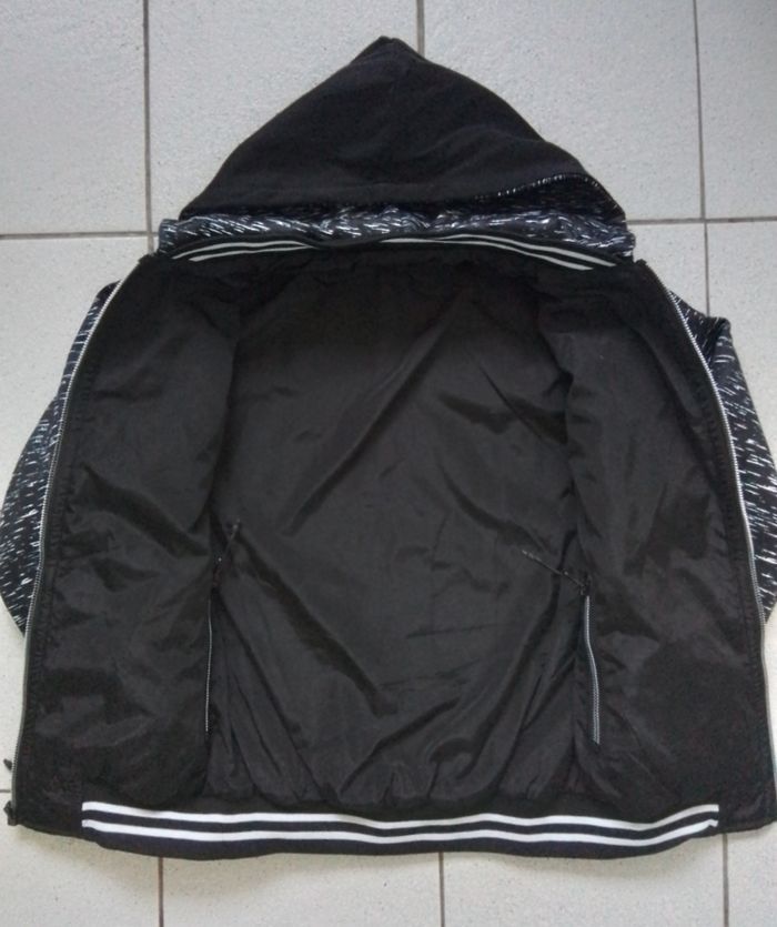 Veste réversible à capuche. 12ans - photo numéro 3