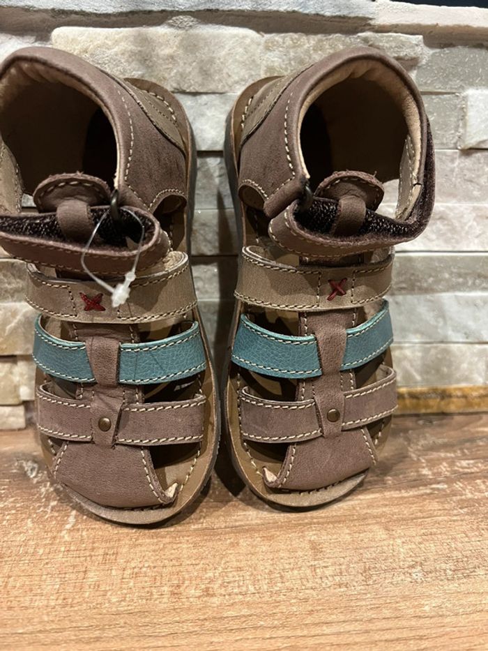 Chaussures enfant t.27 neuves - photo numéro 2