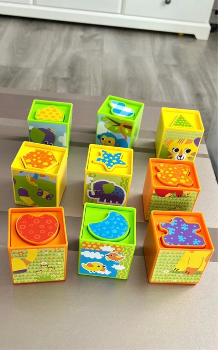 Cubes empilables pour bébé