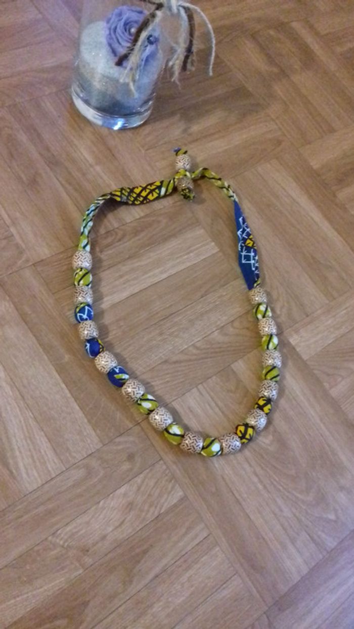 Collier wax et perles en bois - photo numéro 2