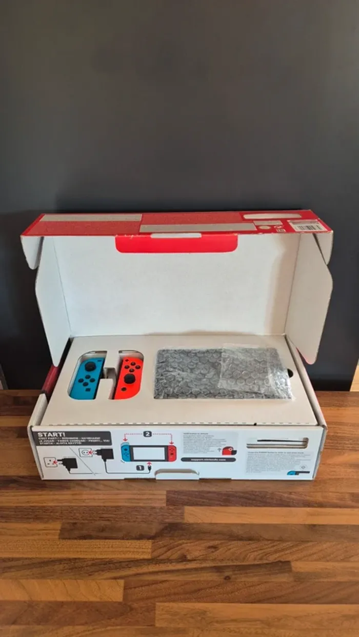 Console Nintendo switch en boîte - photo numéro 4