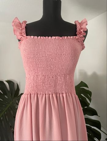 Très jolie robe longue rose poudré, neuve sans étiquette.